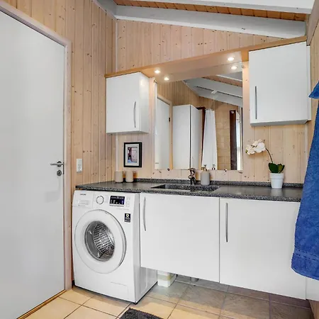 3 Bedroom Stunning In Casa de Férias Fårevejle